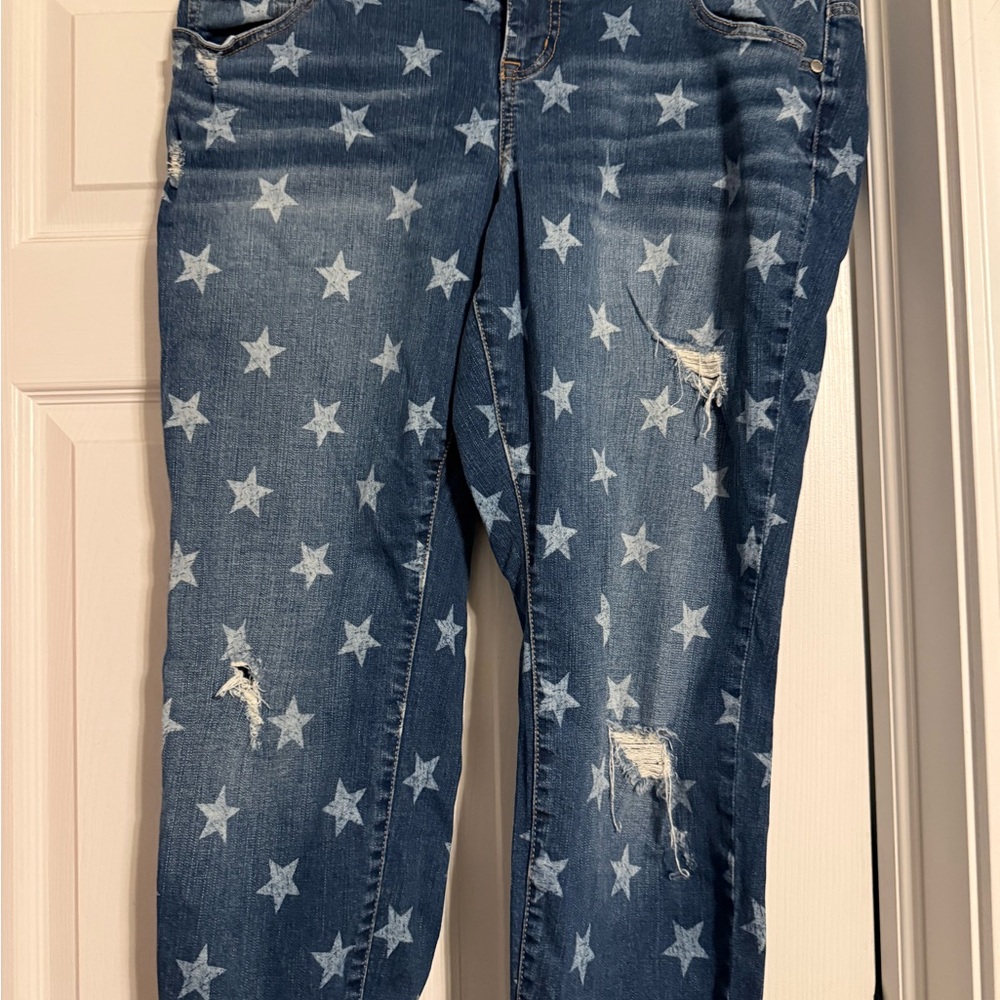Women's Star Patterned Distressed capri Jeans